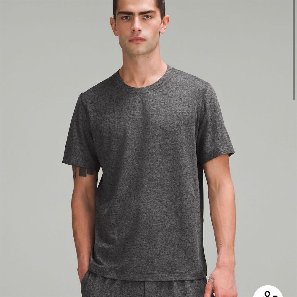 Lululemon Men's Crew Neck T-Shirt graphite Short Sleeve Solid Tee Size L